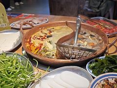 -洱火云南酸菜牛肉火锅(石景山当代商城店)