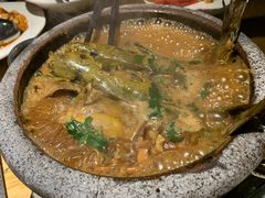白洋淀石锅嘎鱼-小放牛炒菜馆(军校店)