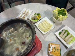 -墨脱石锅椰子鸡•香草鸭•东山羊(大东海店)