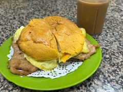 菠萝芝士猪扒蛋包-新鸿发咖啡美食