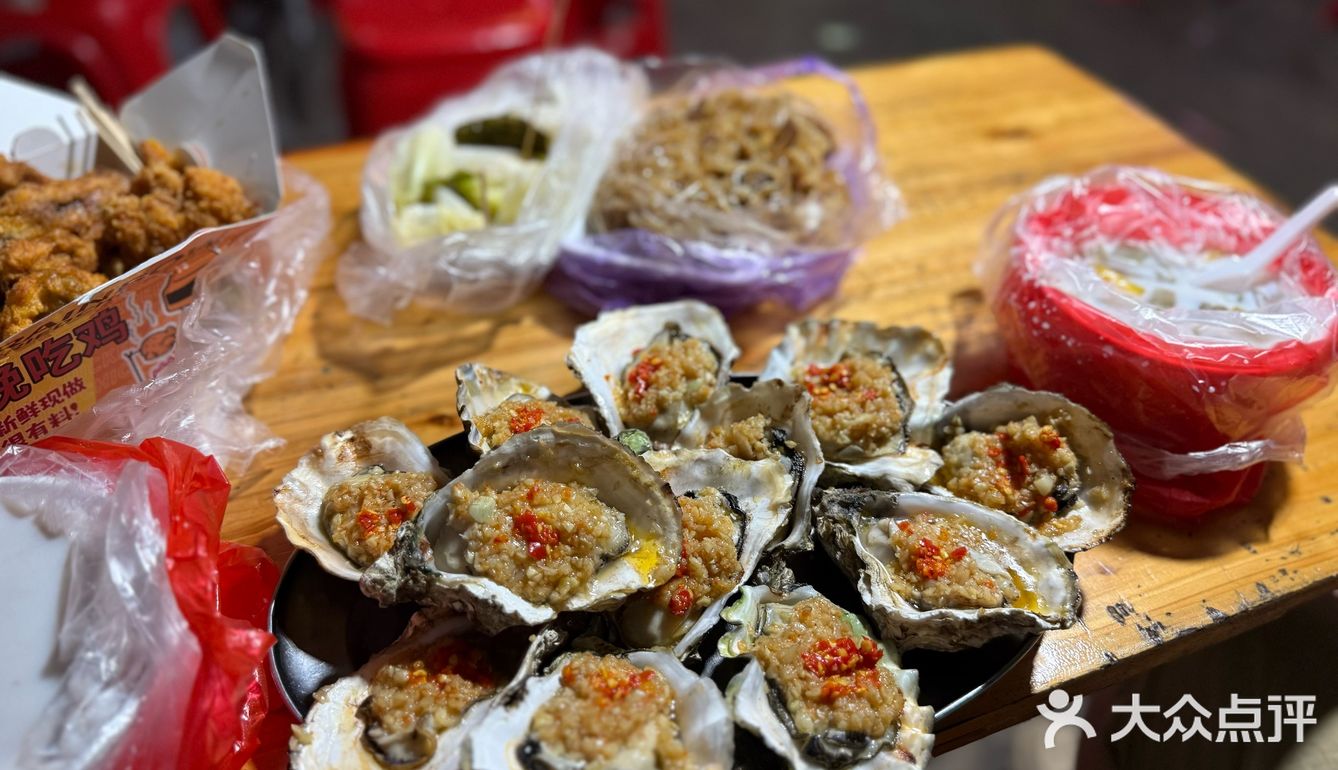 烤生蚝的诱惑味道 逛夜市