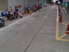 -沃尔玛上海田林店-地面停车场