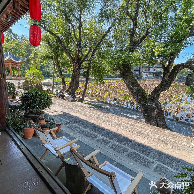 腾冲旅行｜和顺古镇荷花池畔小资咖啡