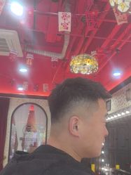 -东方先生国潮男士理发馆