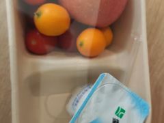 -桔子酒店(上海西藏北路地铁站店)