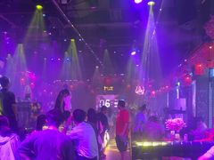 -喜鹊音乐酒馆(西街店)