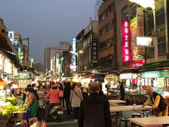 -六合夜市
