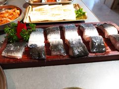 -围炉肉舍•炭烤活鳗•丹东海鲜烤肉(步行街店)