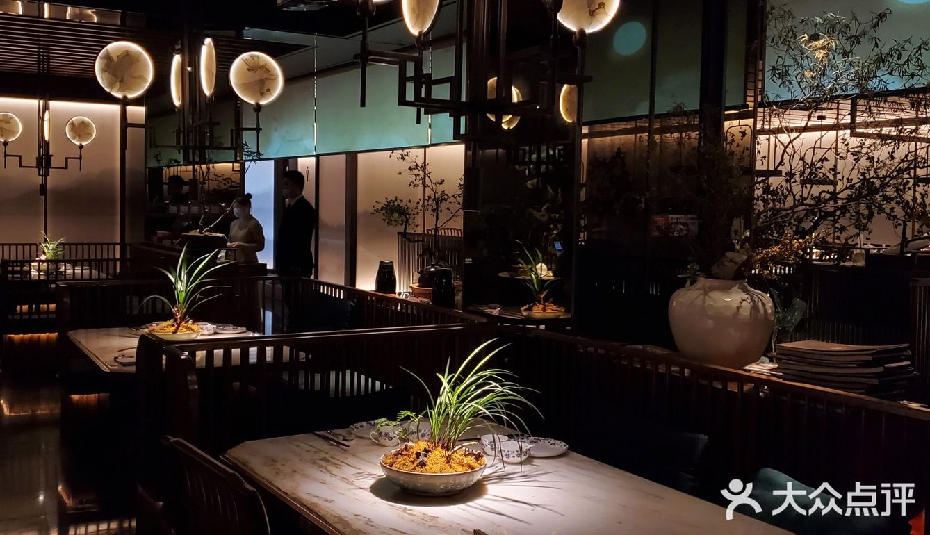 这家店吃起来也没看起来那么贵嘛~好吃！大力推荐！