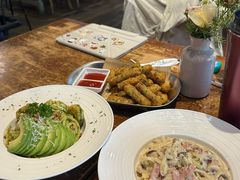 牛油果鲜虾意面-雕刻时光咖啡馆(北师大店)