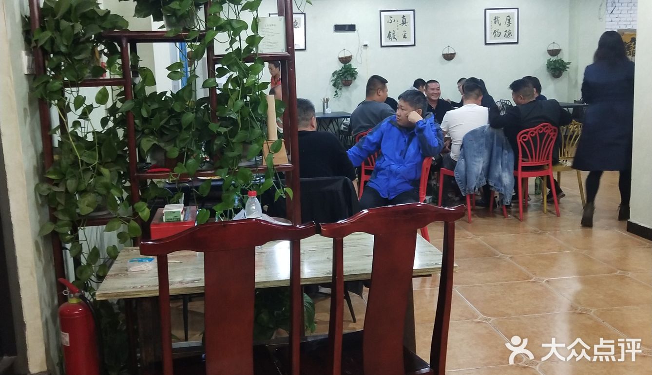 同时还有小吃，米酒汤圆、鸡蛋汤之类的，品种挺全的