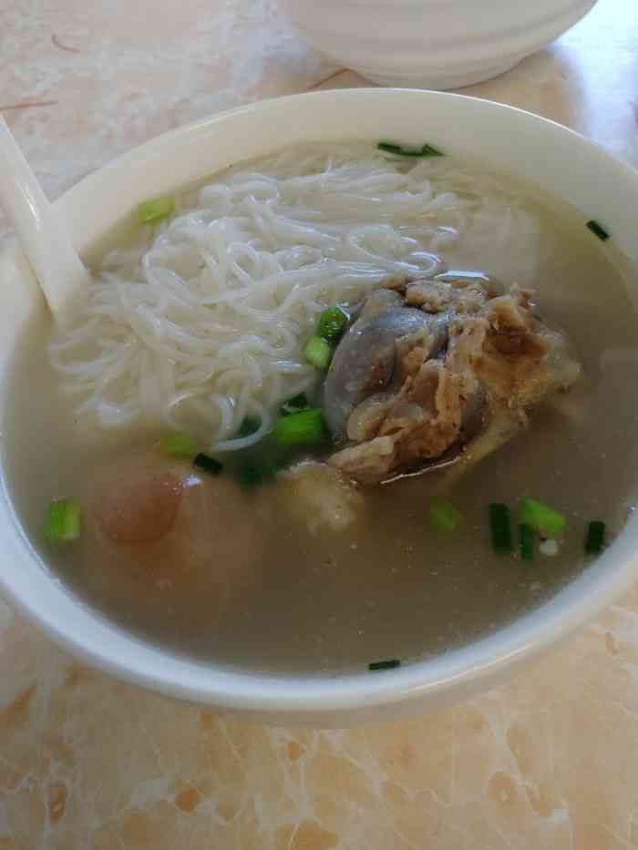 儿子很喜欢来吃,猪骨汤好饮,老板娘很热情