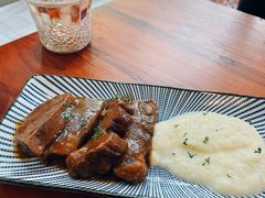 烩牛舌配土豆泥和红酒汁-帕歌西班牙餐厅paco tapas