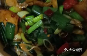 Garlic Greens Stir-Fried Pork