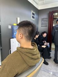 -藤野造型烫发染发