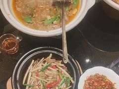 -帅巴人舅母子腊蹄民俗村