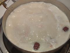 -洪氏嗨捞·广东猪肚鸡·椰子鸡火锅(西咸万象城店)