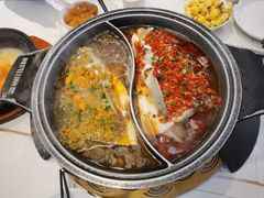 -阿瓦山寨·湘菜现炒·剁椒鱼头王(咸阳总店)