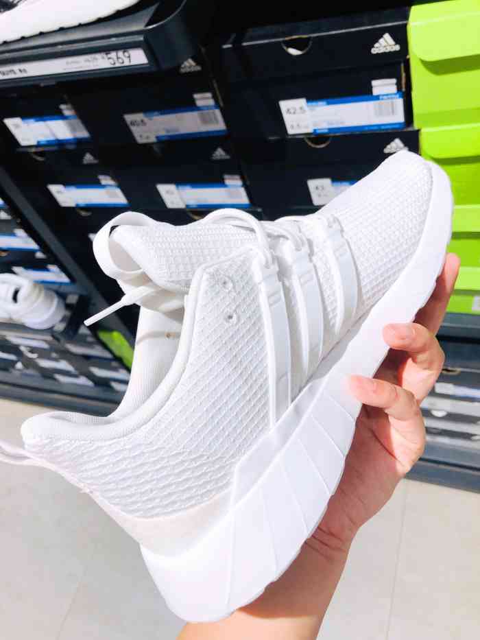 adidas(斯普瑞斯折扣店)-"上周末逛了斯普瑞斯奥莱,最热闹的莫属阿迪.