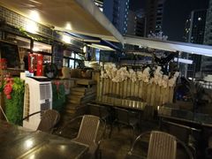 -layback cafe & bar