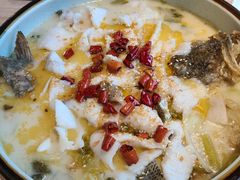 酸菜清汤鲈鱼-石头咕(葵蓬店)