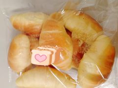 现烤牛角包-吉美诺烘焙(公园北路店)