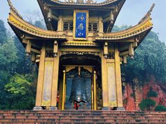 -峨眉山报国寺