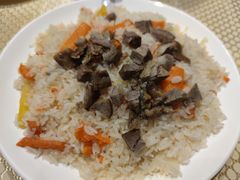 碎肉抓饭-巴扎美食·新疆菜·西域歌舞表演餐厅(新疆大厦店)