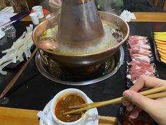 -果松木炭酸菜铜火锅·外婆参鸡汤