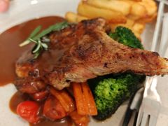 -Chom Cafe and Restaurant