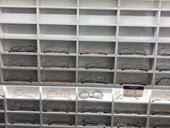 -视野联行眼镜•蔡司•依视路(温江店)