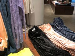 -URBAN REVIVO(高德置地广场·春广场店)