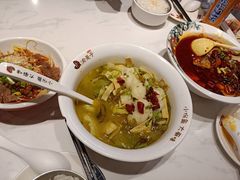 -渝是乎酸菜鱼·川渝小炒(新世界百货望京店)