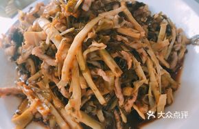 Snow Cabbage and Pork Shreds with Bamboo Shoots