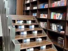 -钟书阁(松江泰晤士小镇店)