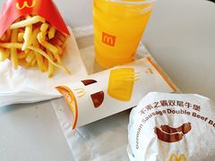 -麦当劳(展览馆店)