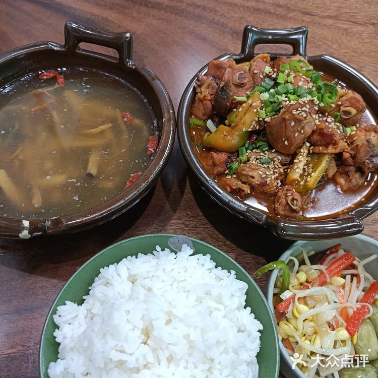 夜晚的美食探店之旅