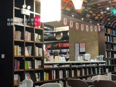 -钟书阁(松江泰晤士小镇店)