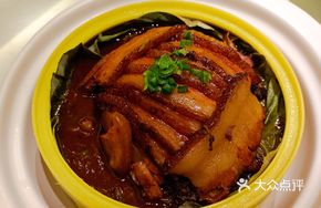 Lotus Leaf Braised Pork Cake