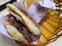 -闫家驴肉老店(华电一校店)