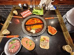 -宽板凳老灶火锅(台湾街店)