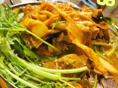 土豆排骨火锅-喇喇排骨火锅·传统韩式脊骨汤(望京西园总店)