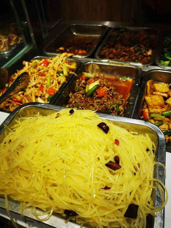 川闻清粥小菜(霄云路店)-"加班到九点半附近的饭馆已然纷纷漆黑一片了