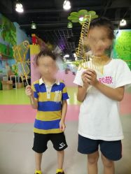 -维佳童话镇演出现场(徐东店)
