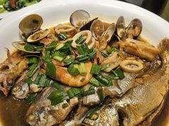 红烧海鲜杂鱼锅-東大方(安吉灵芝店)