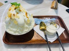 榴莲肉加榴莲冰淇淋-丹礼糖甜品