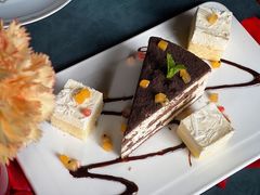 主厨甜品拼盘-YUE·6·西式融合餐厅(外滩六号店)
