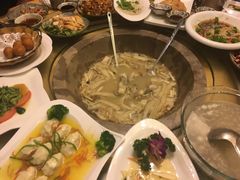 -山珍王国·云南野生菌石锅鱼
