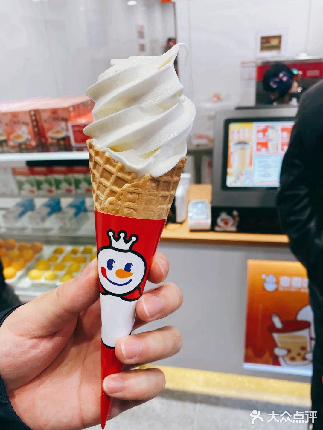 打卡成功. 第一次吃蜜雪冰城诶