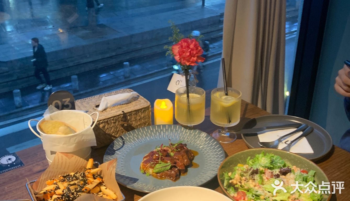 报告！发现一家长沙超有氛围感的西餐厅‼️